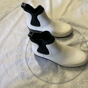 Ugg rain boots size 10